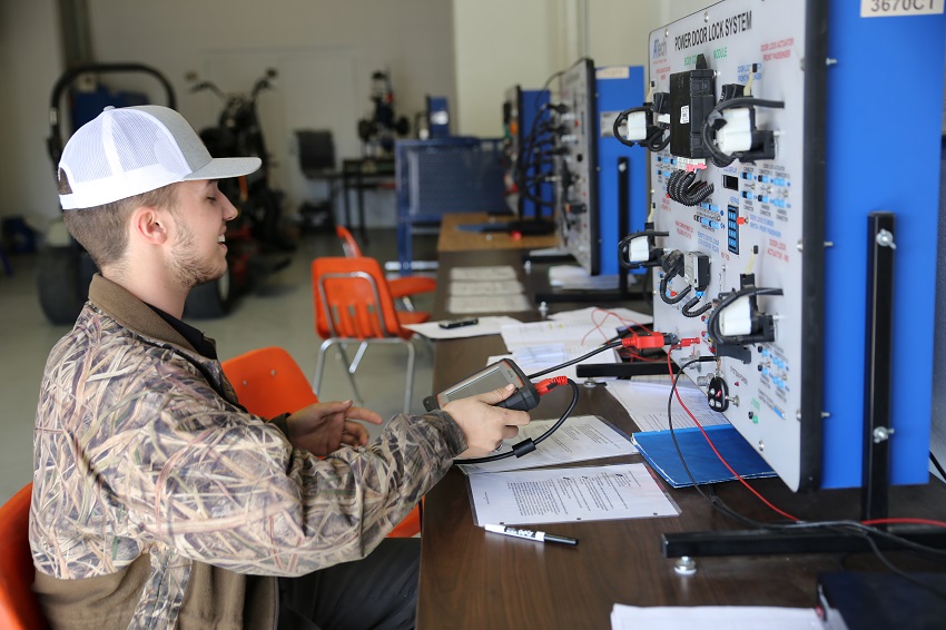 Golden Triangle Early College High School (GTECHS) senior Zackary Guyton is among the school’s inaugural graduating class. He will graduate May 11 from GTECHS and be awarded a certificate in Automotive Technology during East Mississippi Community College’s May 7 graduation ceremony.