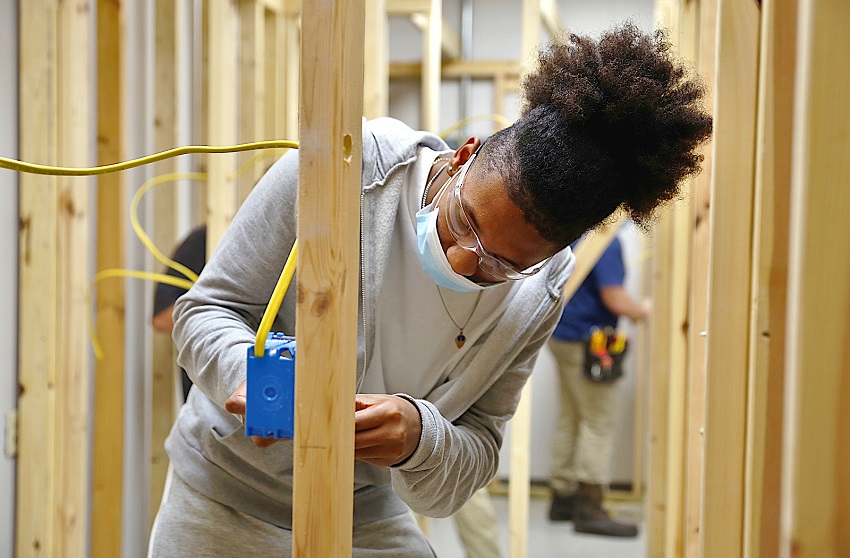 East Mississippi Community College’s Workforce and Community Services Division has expanded its offerings on the college’s Scooba campus with programs of study in Electrical Technology and Heavy Civil Construction.
