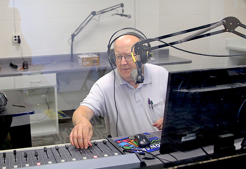 EMCC instructor Dr. Don Rodney Vaughan teaches Public Speaking, Theatre Appreciation, Journalism and Radio Production. He is also the station manager for EMCC’s radio station, WGTC 92.7 FM.