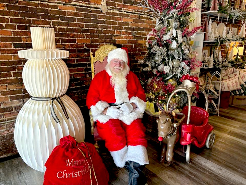 Monroe County resident Tony Dill is on a mission to spread Christmas cheer during the holiday season. 