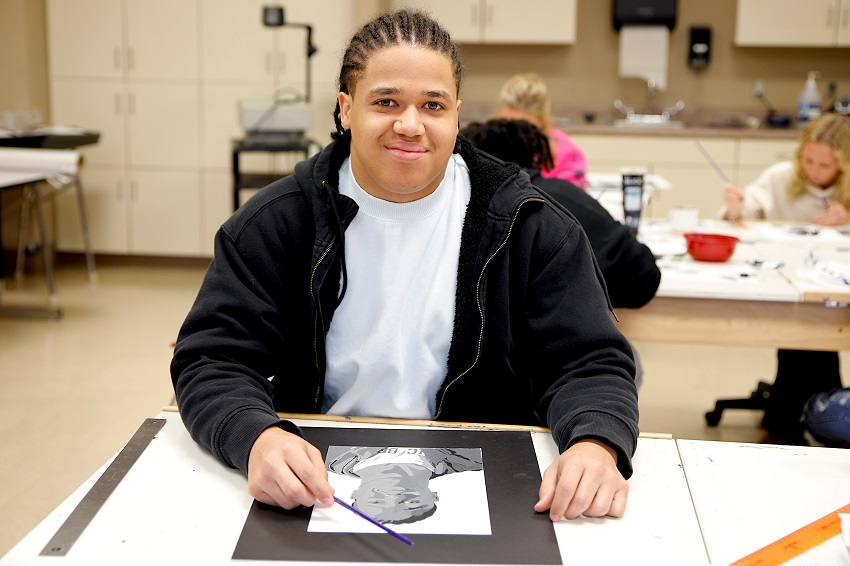 East Mississippi Community College art student Ethan Bassett has been awarded a merit-based scholarship to attend Mississippi State University’s Department of Art & Design. 