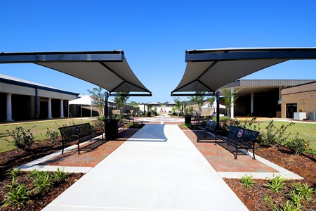 Work on East Mississippi Community College’s Golden Triangle campus to construct new sidewalks, courtyards, seating areas and lighting has wrapped up.